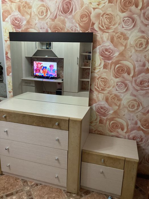 Продам спальный гарнитур