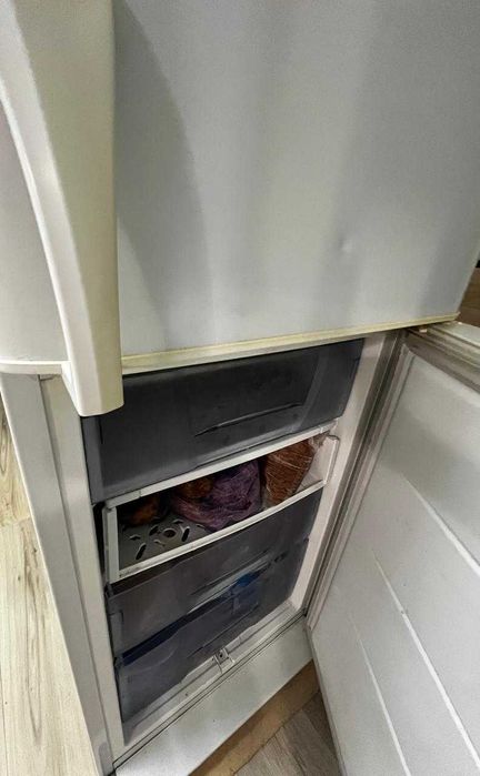 Продам двухкамерный холодильник