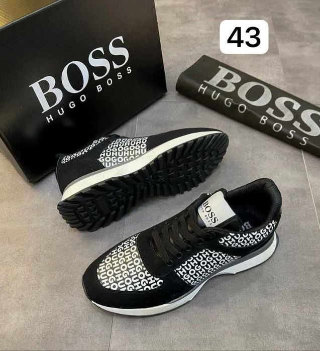 Adidasi superbi la reducere