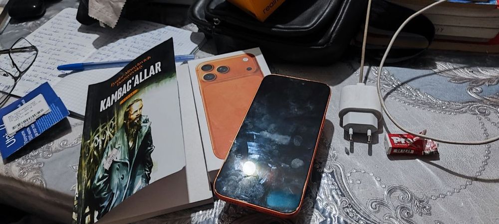 Telefon sotiladi marka iphone 17 pro max kelishamiz telefon karobka