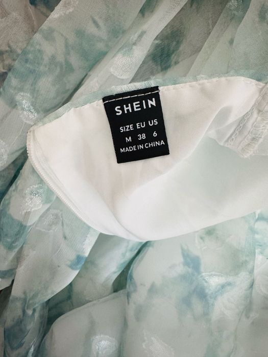 Елегантна дамска рокля