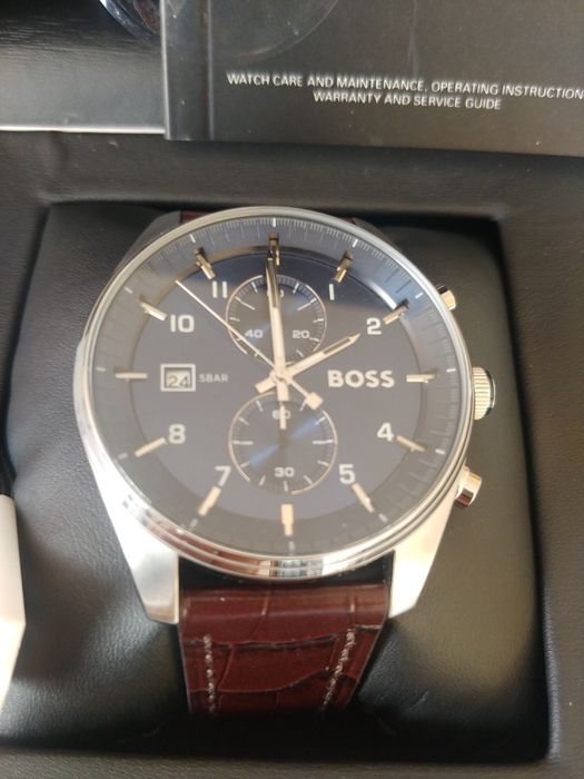 Часовник Boss Skytraveller