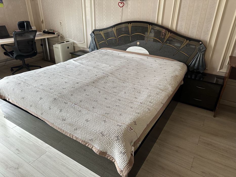 Продаю свою кровать, двухместную, 2 на 1.80, производство Италия