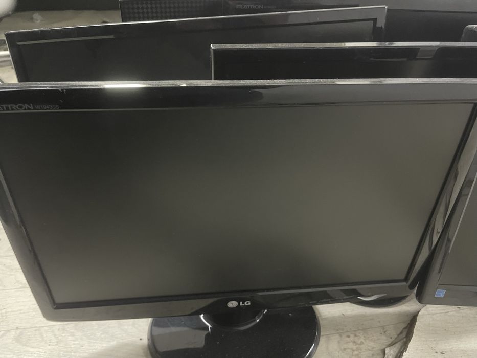 Продам мониторы 18-18.5