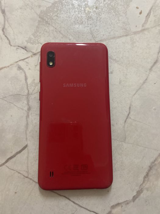 Samsung Galaxy A10 красный