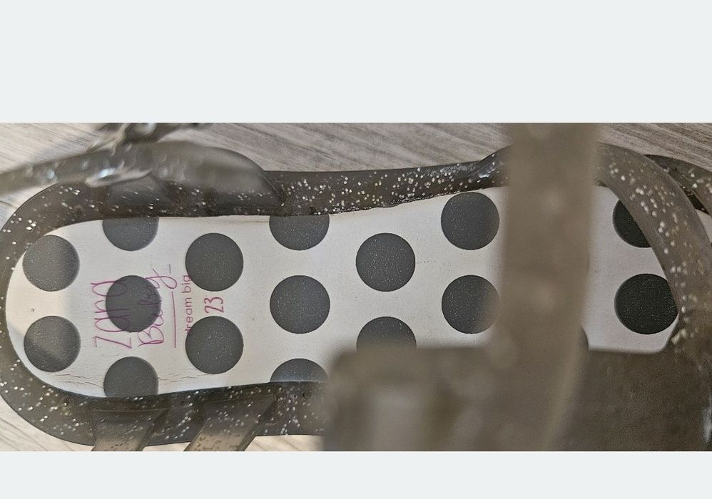 Vând sandale Zara Baby