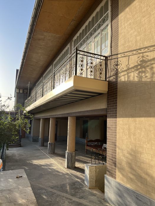 Каттакон ҳовли сотилади. Икки қаватли, жуда мустаҳкам қурилган. Фудаме