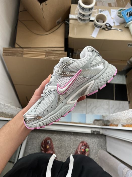 Nike V5 RNR “Grey/Pink” HQ7901-009