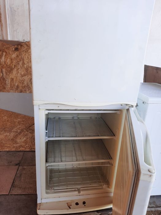 продается холодильник