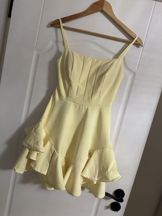 Жълта рокля