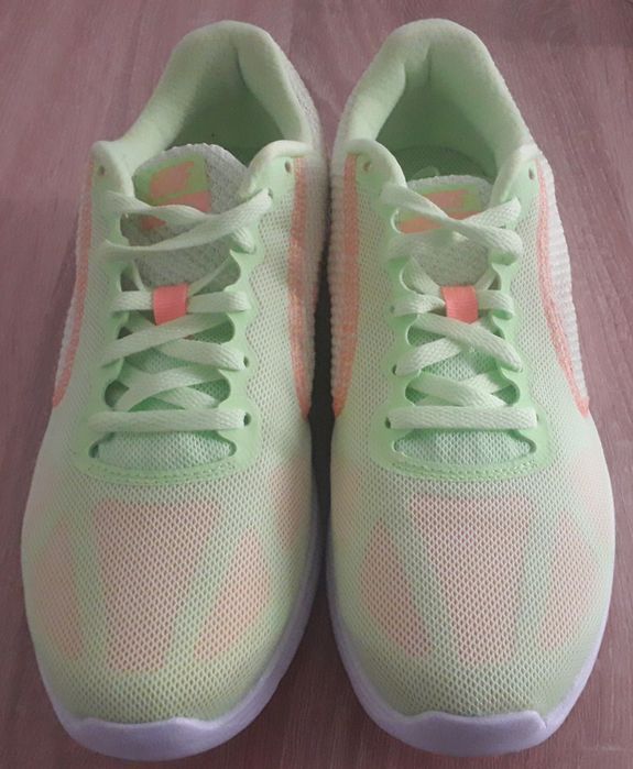 WMNS Nike Revolution 3