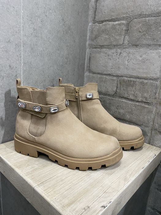 Продаю демисезонные ботинки