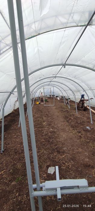 Оранжерия с размери 9х3х2.10 метра.