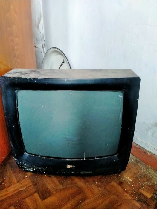 Телевизор Samsung с пултами