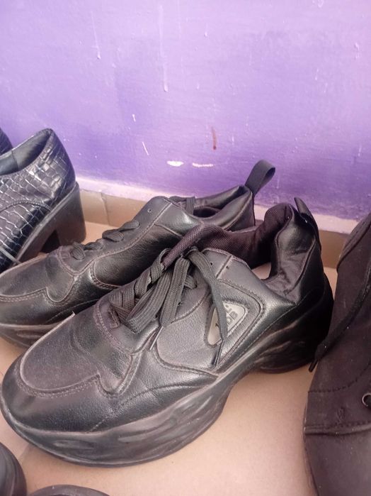 Все пары по 200 тг