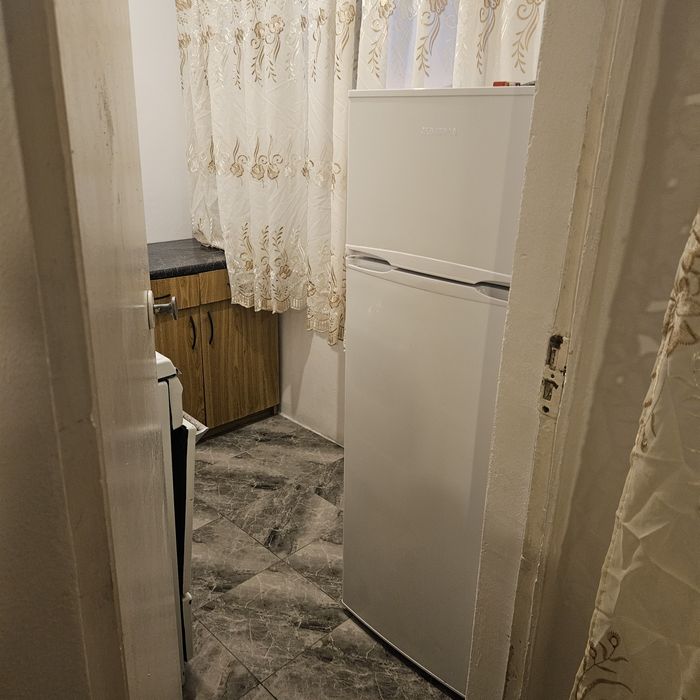 Ofer spre inchiriere garsoniera