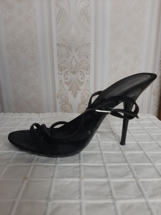 Продам туфли босоножки