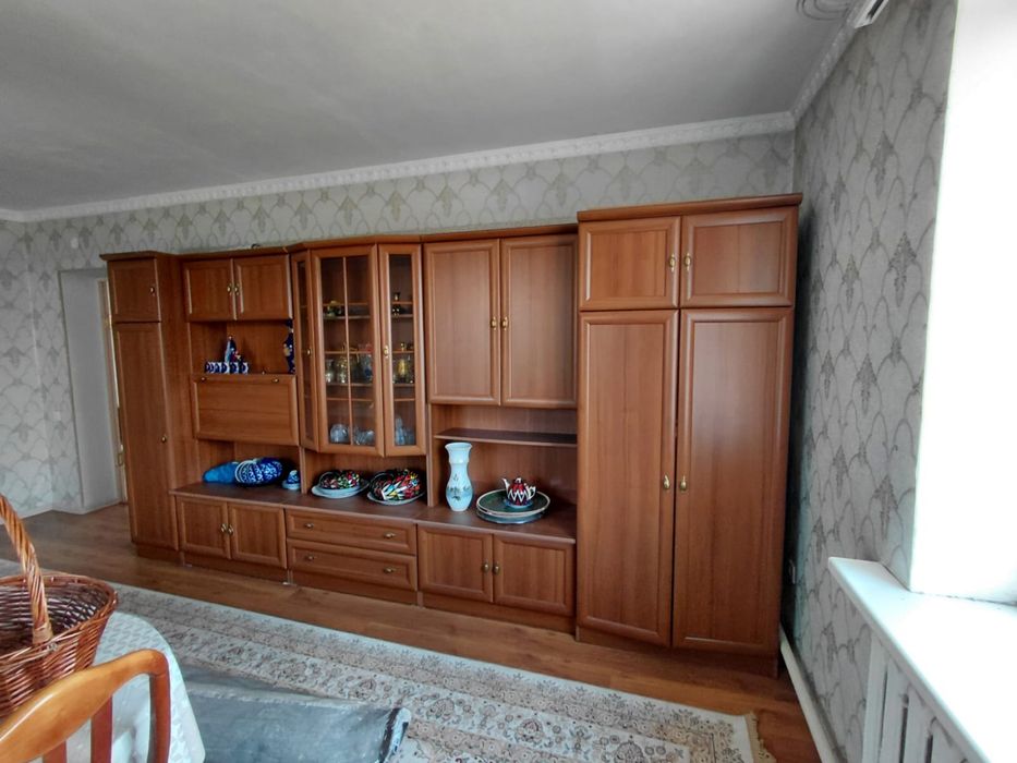 Срочно продам стенку  зеркала