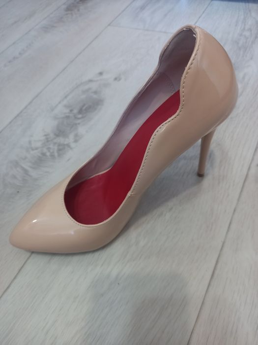 Продам туфли лодочки.