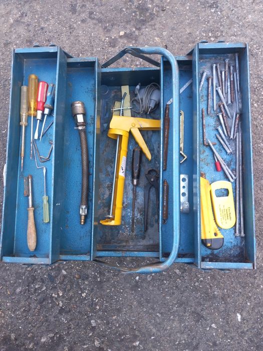 Куфар за инструменти