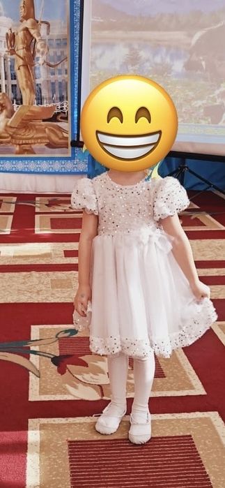 Белое нарядное платье