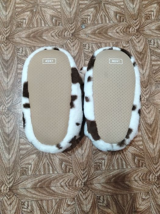 Продам тапочки с коровой