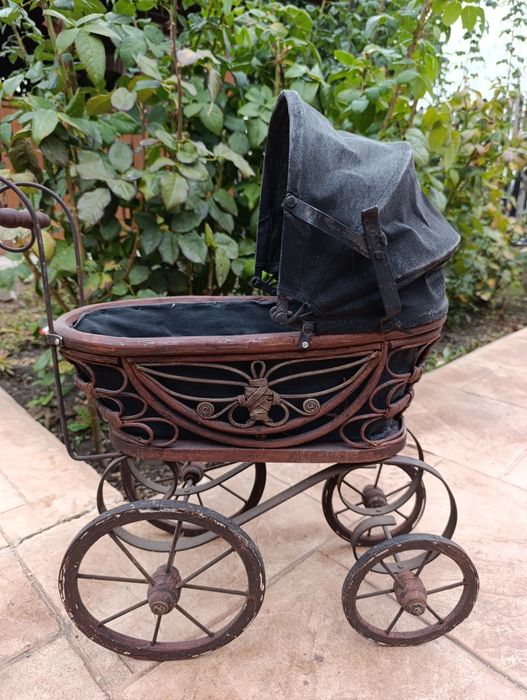 Cărucior vintage