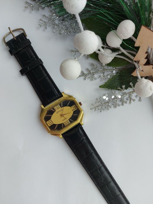 Продам наручные часы.