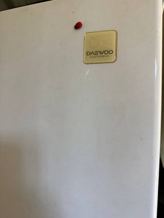 Продаёт срочно холодильник