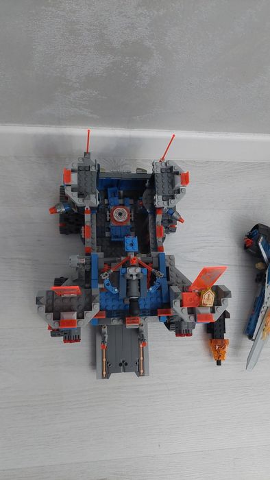 Lego Nexo Knights 70315,70317