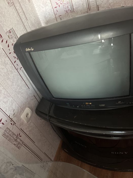 Продается подставка и телевизор