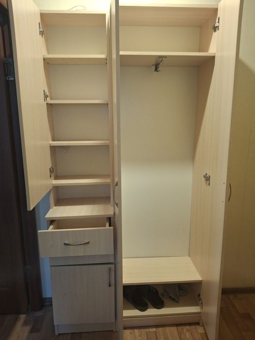 Продам шкаф и прихожку