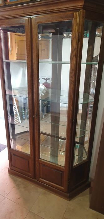 Мебели масивна дървесина.