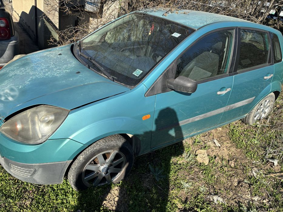 Ford fiesta,bara fata,faruri capota aripi tragher etc