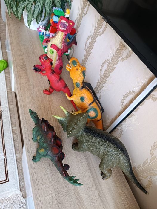Динозавры игрушки