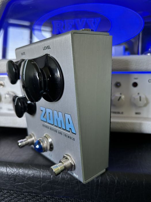 KEELEY ZOMA Stereo Reverb and Tremolo