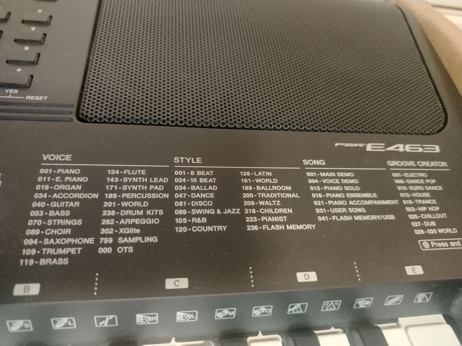 Orgă Yamaha Psr E463 + husa piele și STATIV