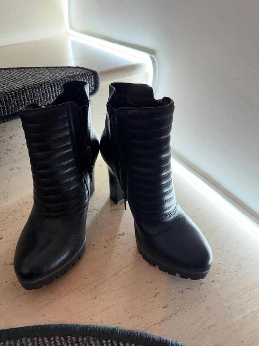 Ghete din piele foarte bine intretinute