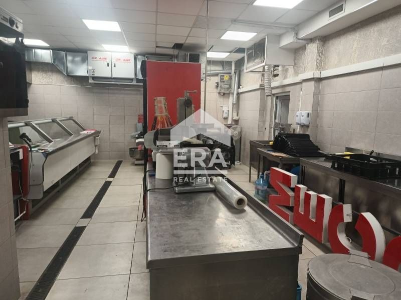 Функциониращ търговски обект със статут на  магазин  за продажба, кв.