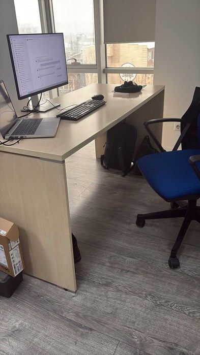 Два офисных стола