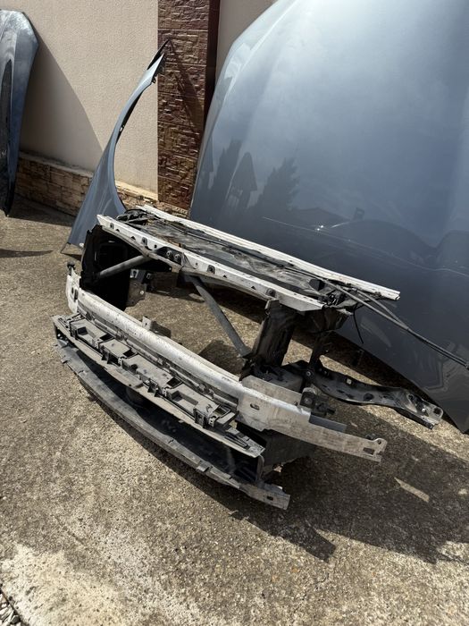 Челен удар бмв г30 г31 540ix bmw g30 g31 преден капак калници маска