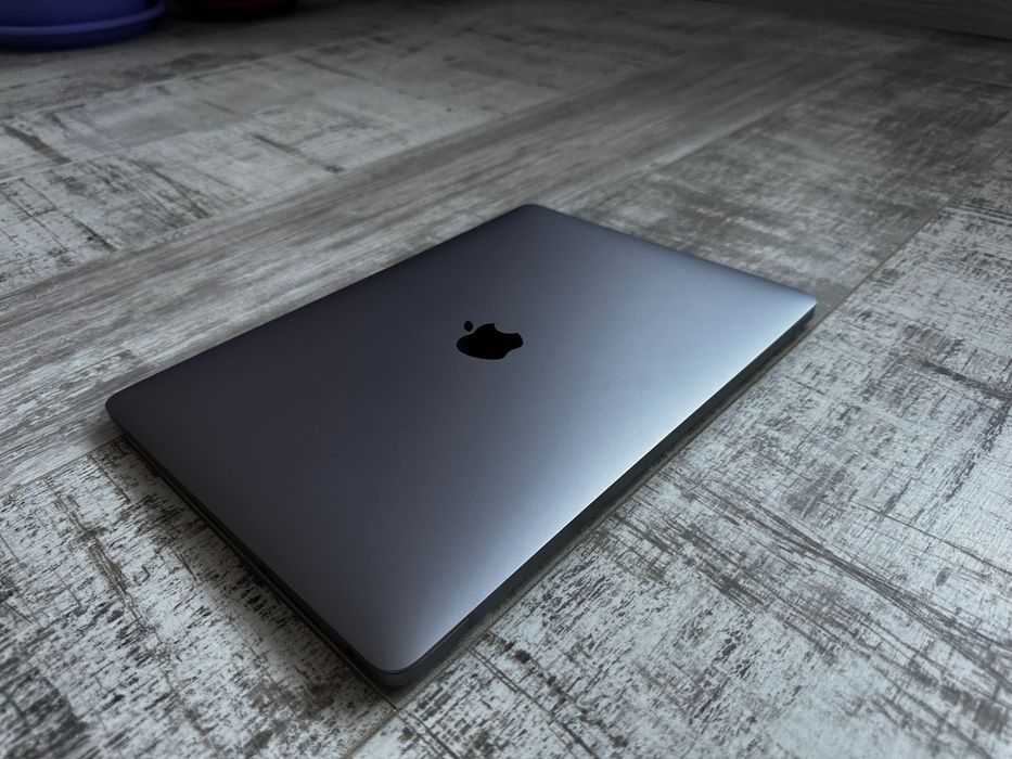 Apple MacBook Air M1 8GB/256GB - 96% Battery - 83 Cycles - Като Нов