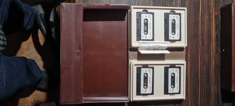 Учебници за английски с касетки, от времето на соца.