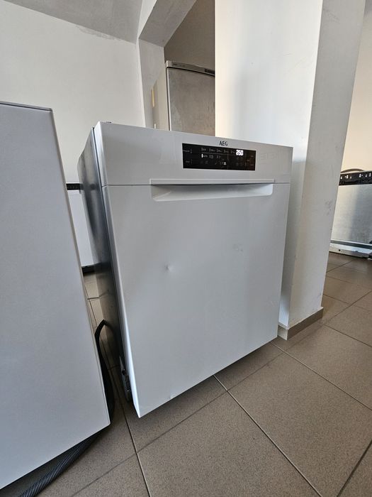 Съдомиялна за частично вграждане AEG