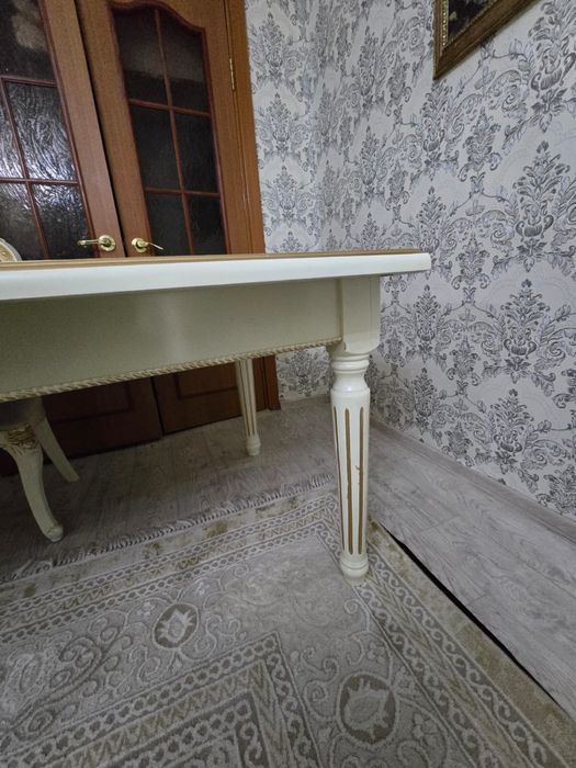 Стол и 6 стульев