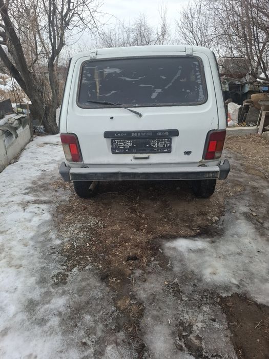 Нива 2121 год 2000