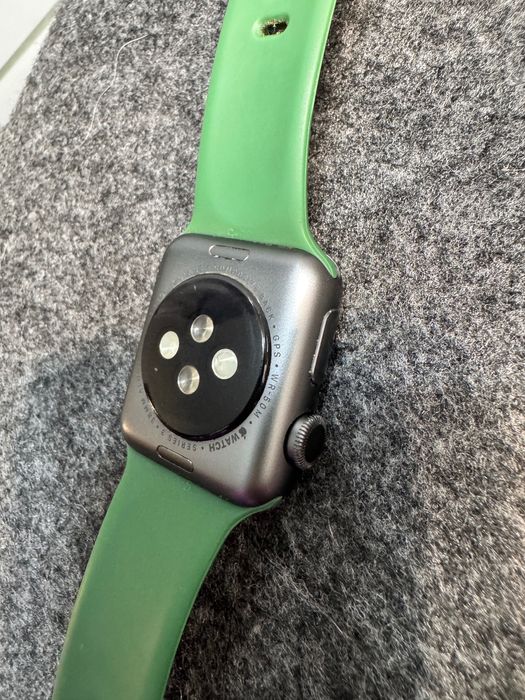 Apple Watch Series 3 (38мм) GPS + Зелена Каишка и USB-C Зарядно