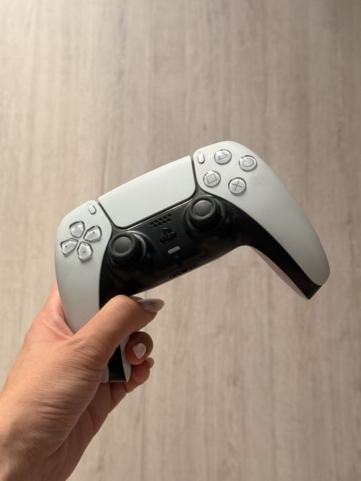 Play station 5 (PS5)