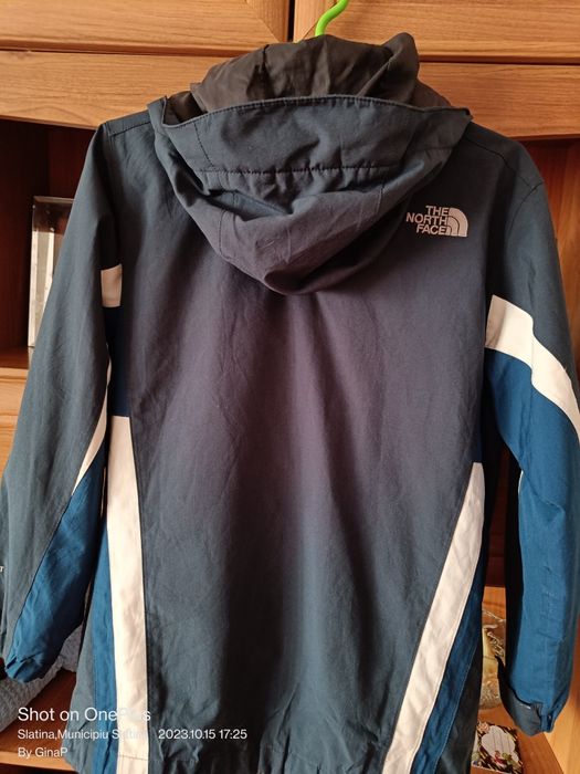 Vând geaca băieți.