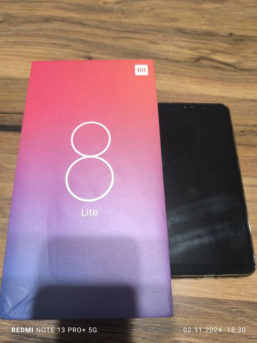 Телефон Xiaomi Mi 8 Lite